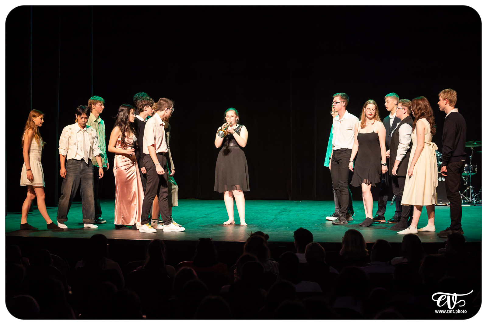 MAIS SONGEONS À RÉPÉTER S'IL VOUS PLAIT !